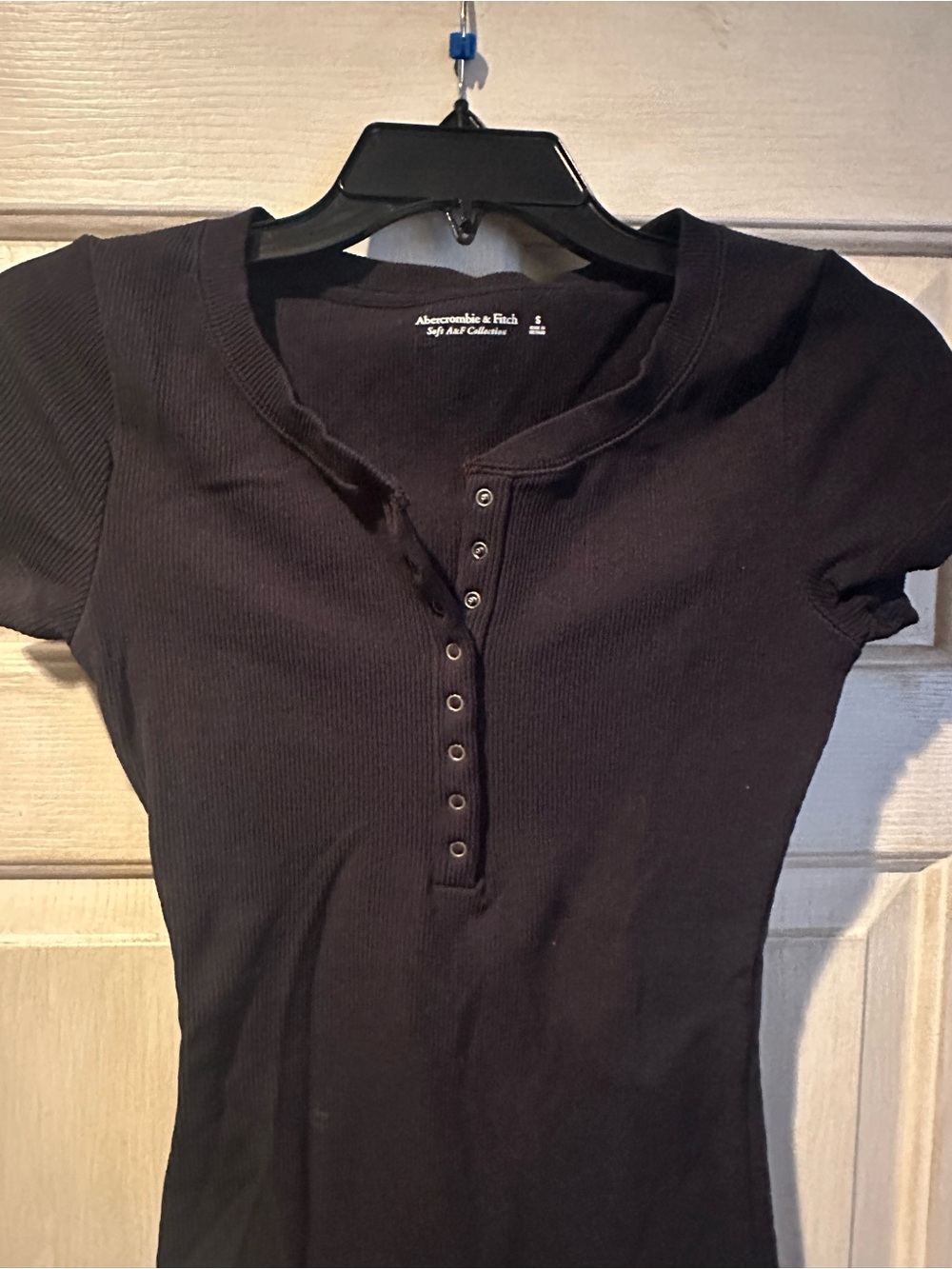 Abercrombie & Fitch Black Short-Sleeve Ribbed Henley Tee